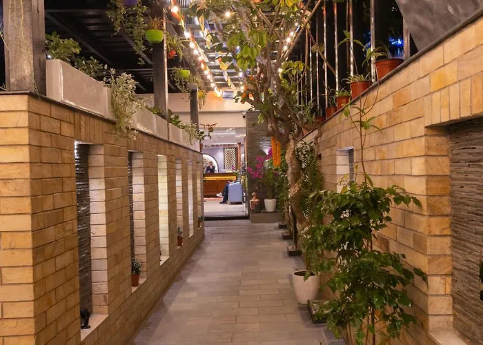 Hotel Tulsi 4*